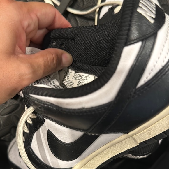 Nike dunk Black and White Sneakers - Picture 7 of 9
